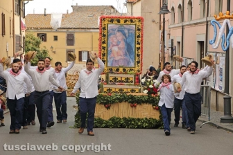 Marta celebra la festa della Madonna del Monte