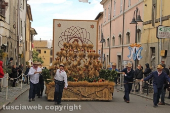Marta celebra la festa della Madonna del Monte