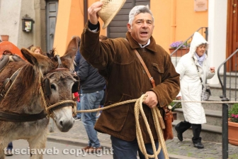 Marta celebra la festa della Madonna del Monte