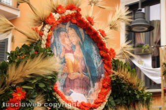 Marta celebra la festa della Madonna del Monte