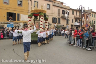 Marta celebra la festa della Madonna del Monte