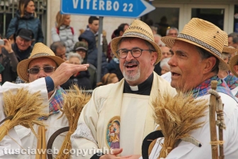 Marta celebra la festa della Madonna del Monte