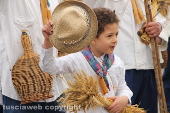 Marta celebra la festa della Madonna del Monte