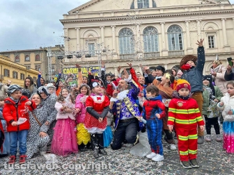 Viterbo - I festeggiamenti del martedì grasso in piazza del teatro