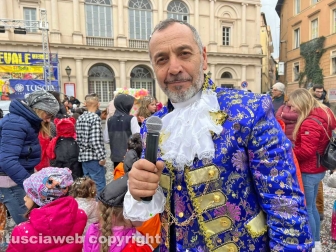 Viterbo - I festeggiamenti del martedì grasso in piazza del teatro
