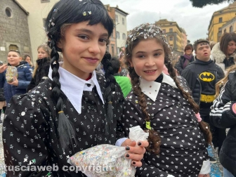Viterbo - I festeggiamenti del martedì grasso in piazza del teatro