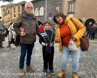 Viterbo - I festeggiamenti del martedì grasso in piazza del teatro