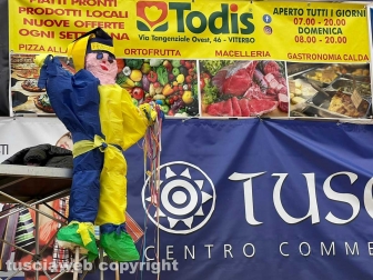 Viterbo - I festeggiamenti del martedì grasso in piazza del teatro