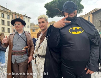 Viterbo - I festeggiamenti del martedì grasso in piazza del teatro