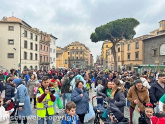 Viterbo - I festeggiamenti del martedì grasso in piazza del teatro