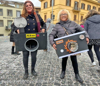 Viterbo - I festeggiamenti del martedì grasso in piazza del teatro