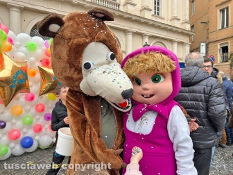Viterbo - I festeggiamenti del martedì grasso in piazza del teatro