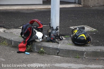 Viterbo - Piazza della Rocca - Materasso a fuoco sulla porta di casa