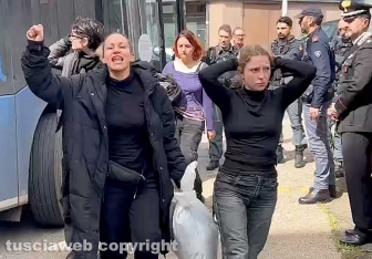 Mattatoio occupato ad Acquapendente, animalisti portati in questura