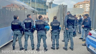Mattatoio occupato ad Acquapendente, animalisti portati in questura