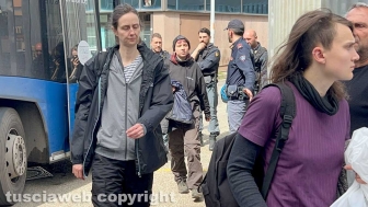 Mattatoio occupato ad Acquapendente, animalisti portati in questura