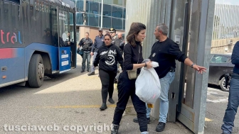 Mattatoio occupato ad Acquapendente, animalisti portati in questura