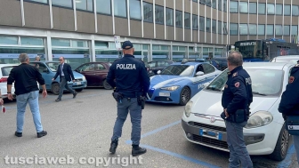 Mattatoio occupato ad Acquapendente, animalisti portati in questura