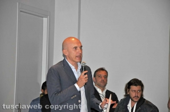 Matteo Renzi in treno nella Tuscia