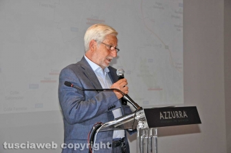 Matteo Renzi in treno nella Tuscia