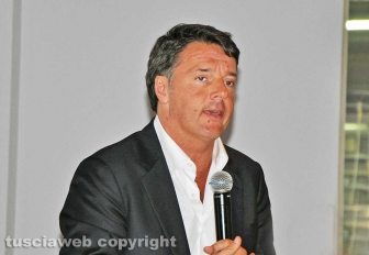 Matteo Renzi in treno nella Tuscia