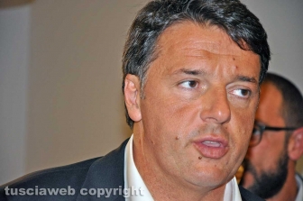 Matteo Renzi in treno nella Tuscia