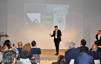 Matteo Renzi in treno nella Tuscia