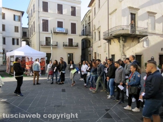 McDonald's a Orte, colloqui in piazza