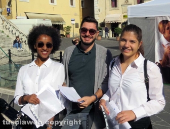 McDonald's a Orte, colloqui in piazza