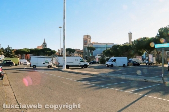 Mercato, ambulanti asserragliati al Sacrario