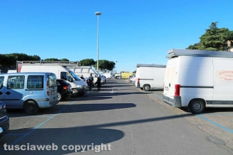 Mercato, ambulanti asserragliati al Sacrario