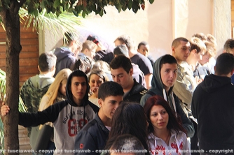 La protesta sotto palazzo Gentili
