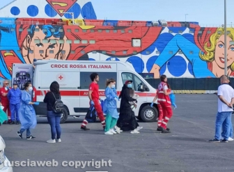 Civitavecchia - Ong Humanity 1 - Lo sbarco dei migranti