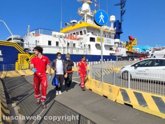 Civitavecchia - Ong Humanity 1 - Lo sbarco dei migranti