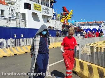 Civitavecchia - Ong Humanity 1 - Lo sbarco dei migranti