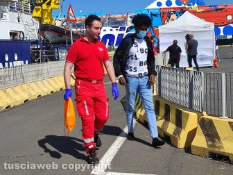 Civitavecchia - Ong Humanity 1 - Lo sbarco dei migranti