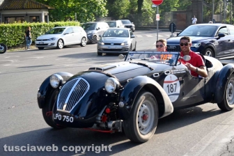 La Mille miglia a Viterbo - I mitici equipaggi delle auto d'epoca salutano la Tuscia