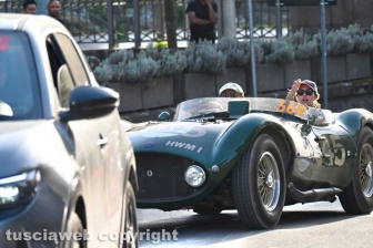 La Mille miglia a Viterbo - I mitici equipaggi delle auto d'epoca salutano la Tuscia