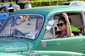 La Mille miglia a Viterbo - I mitici equipaggi delle auto d'epoca salutano la Tuscia