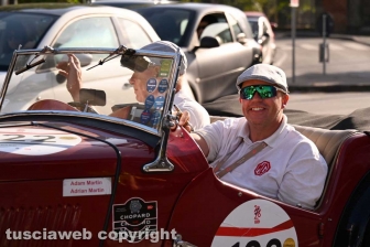 La Mille miglia a Viterbo - I mitici equipaggi delle auto d'epoca salutano la Tuscia
