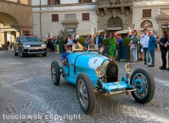 Viterbo - La Mille Miglia sfreccia per il centro storico