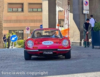 Viterbo - La Mille Miglia sfreccia per il centro storico