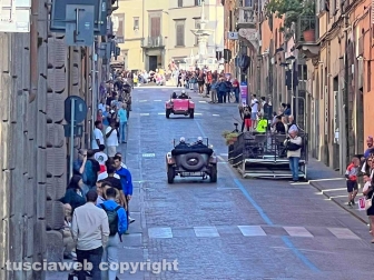 Viterbo - La Mille Miglia sfreccia per il centro storico