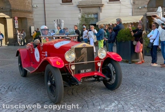 Viterbo - La Mille Miglia sfreccia per il centro storico