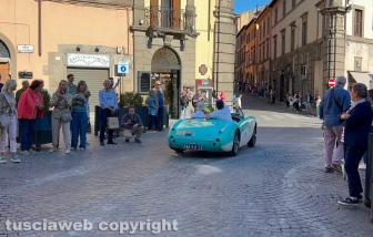 Viterbo - La Mille Miglia sfreccia per il centro storico