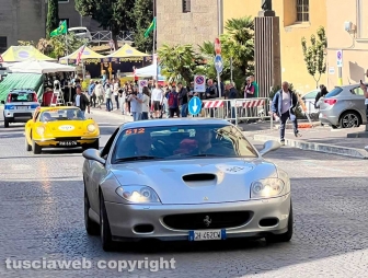 Viterbo - La Mille Miglia sfreccia per il centro storico