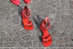 \"Scarpe rosse contro il femminicidio\" in piazza del comune