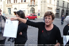 \"Scarpe rosse contro il femminicidio\" in piazza del comune