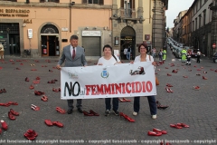 \"Scarpe rosse contro il femminicidio\" in piazza del comune