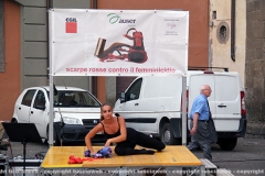 \"Scarpe rosse contro il femminicidio\" in piazza del comune